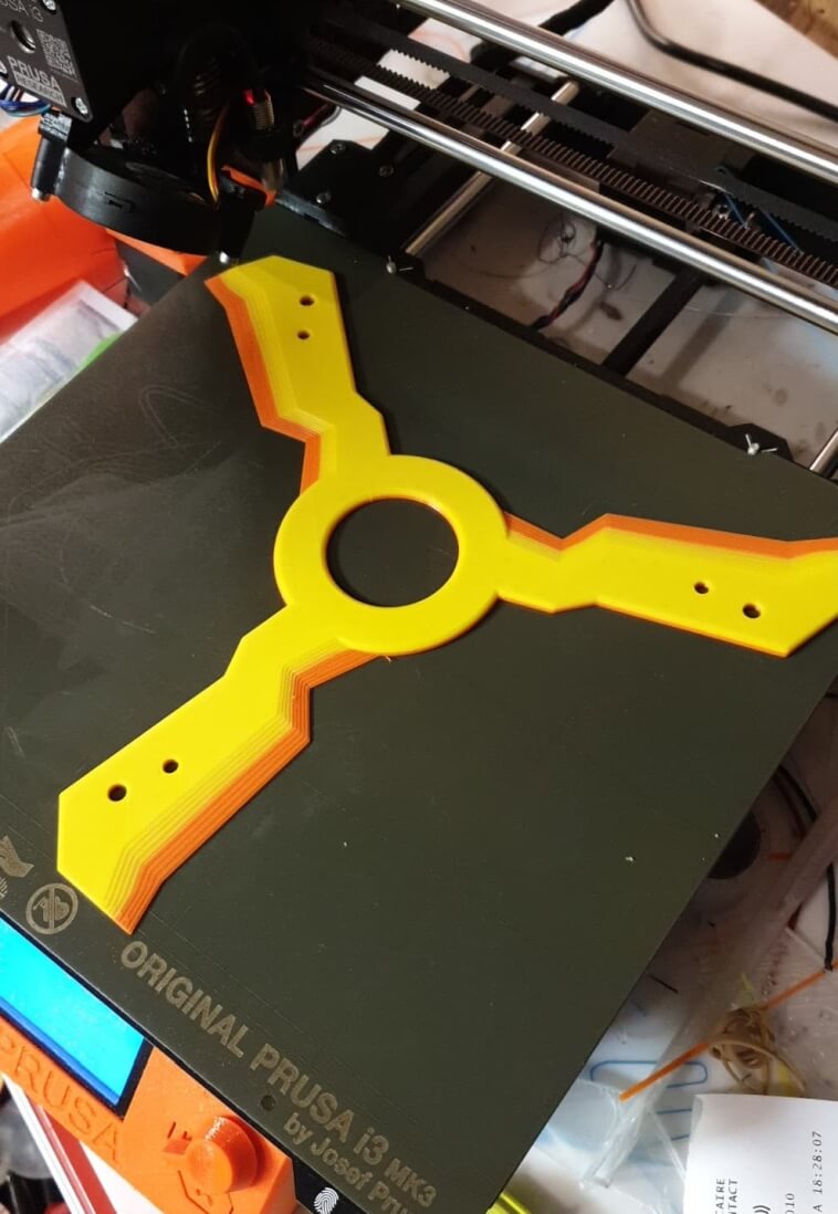 Impression du boomerang KZ sur le plateau de l'imprimante 3D Prusa i3