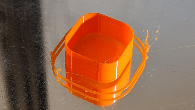 Résultat de la première impression d'une pièce de test pour calibrer l'épaisseur d'une paroi unique en impression 3D